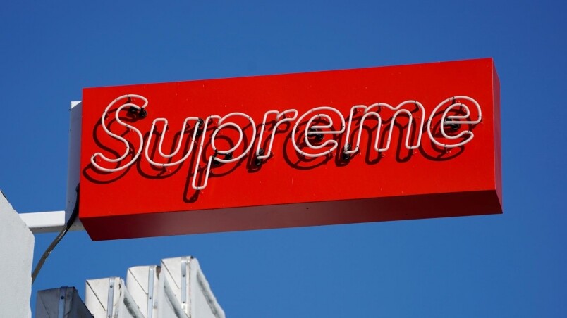Supreme 仍是 StockX 上最暢銷的街頭服裝品牌，位居第一， 但中型品牌在 2020 年亦取得