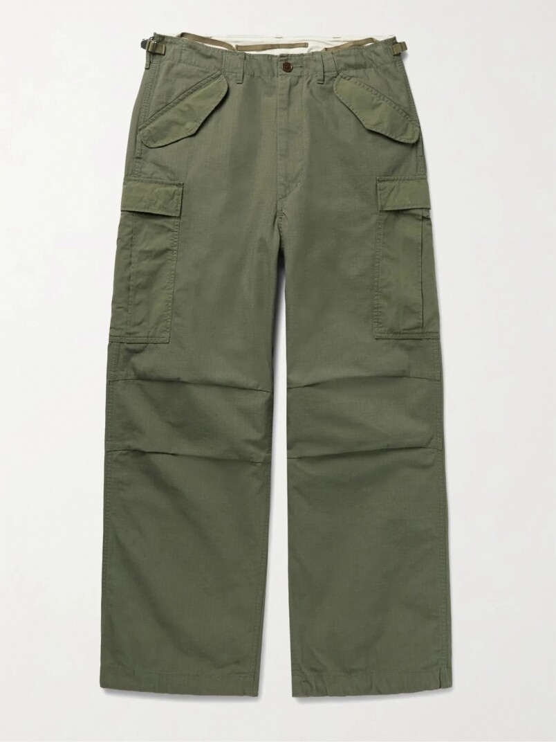 這條工裝褲以傳統的US ARMY M-1951軍褲設計為靈感，但最大的賣點還是其以