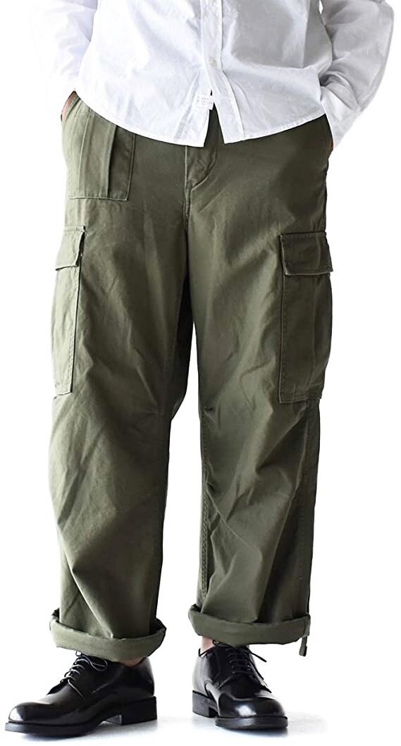 很多人以為Cargo Pants就是工裝褲的統稱，但其實它只是最常見的一種設計。Cargo
