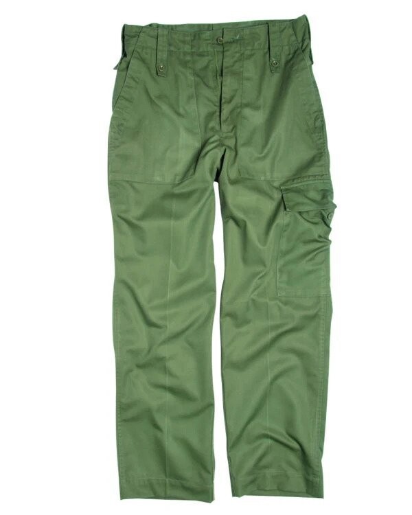 British OD Field Pants最早期為英國陸軍的野戰軍褲，所以你會看見它與一般的美式