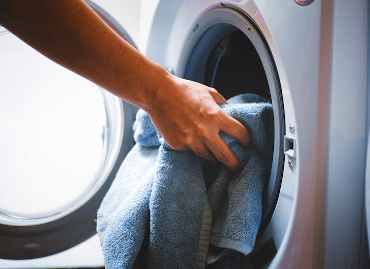 一般羊毛衣都可以乾洗或手洗，乾洗當然最好，而不應該放進家中的洗衣