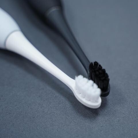 牙刷推薦1：Zenyum聲波震動牙刷 - 超有效清除牙菌膜及牙漬！