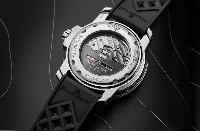 這款腕錶配置寶珀1151型號自動上鍊機芯，採用一個矽質平衡擺輪，並擁有
