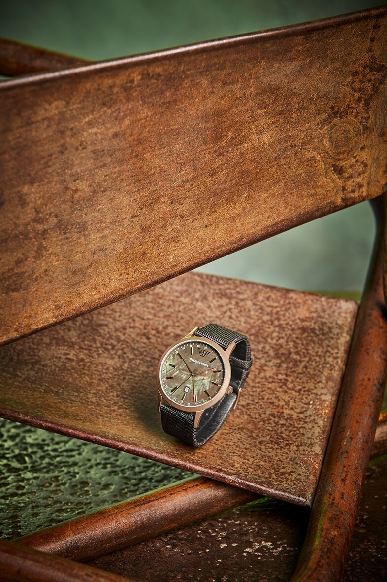 Emporio Armani 兩地時間黑色布料腕錶 HK$2,200