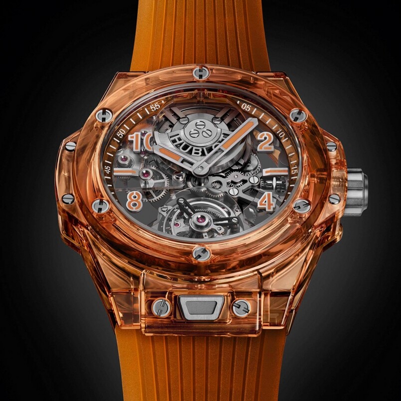 除了創新的橙色錶殼之外，錶殼之內都極之出色，用上HUB6035 陀飛輪自動上