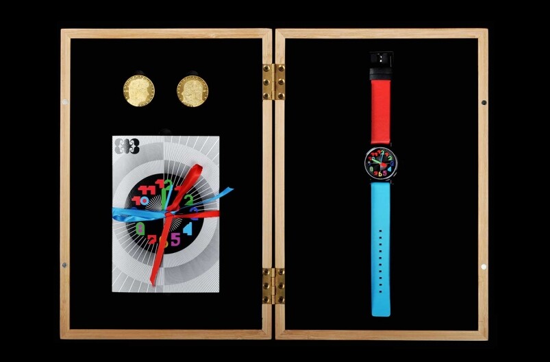 錶盒更是極有心思的，放於竹盒之中，除了有特別的書仔外，更有兩枚鍍24