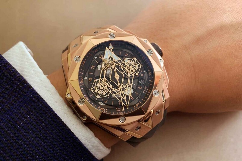 多得45mm的巨形錶殼，令腕錶的錶型變得更立體，有更多的三維角度突顯
