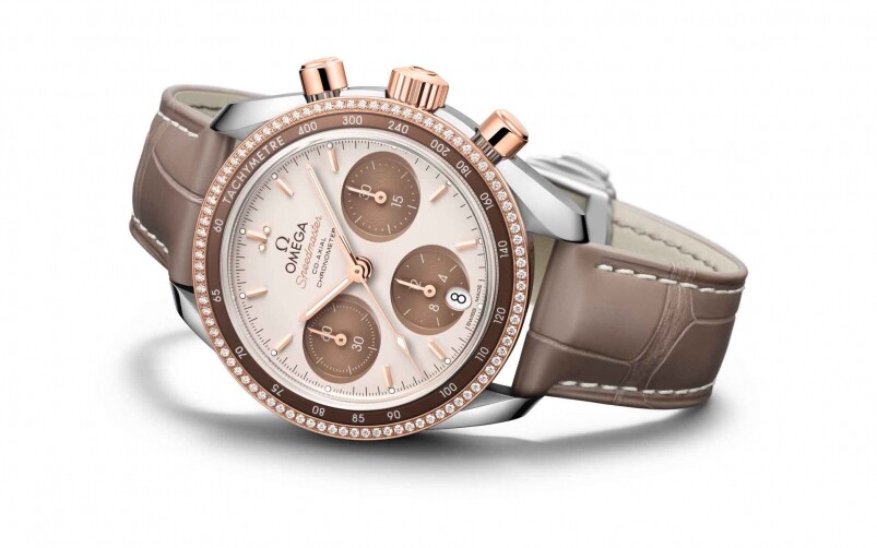 即將在2017巴塞爾鐘錶珠寶展中推出的還有Speedmaster 38mm配置鑽石錶圈的女裝錶款,棕鋁環設有測速計刻度,將優雅和動態兼容並蓄。