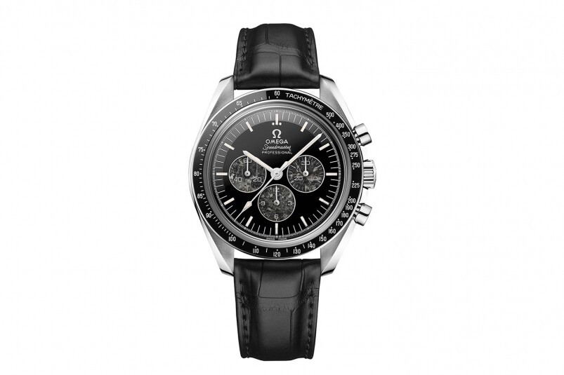 另一枚新鮮出爐的Speedmaster Moonwatch以第4代Speedmaster ST 105.012為設計藍本，用上黑色陶瓷錶