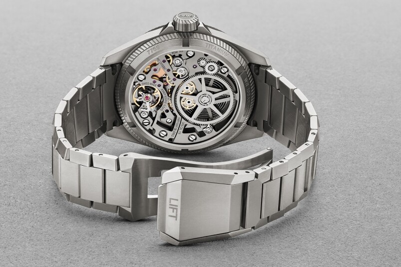而腕錶都是用鈦合金錶殼製作，加上旋入式鈦合金安全錶冠，再配合鈦合
