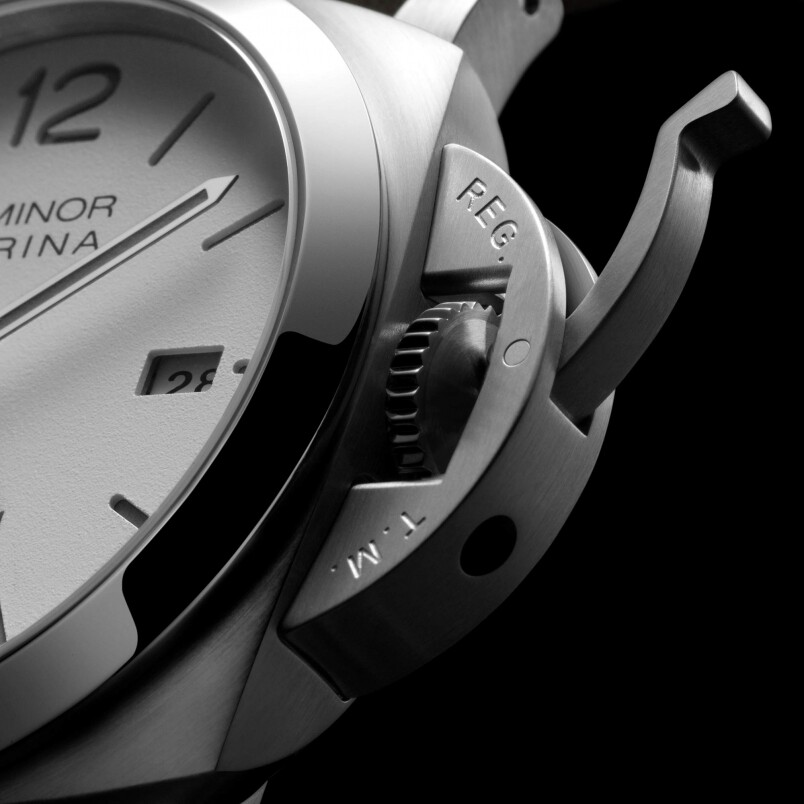 Panerai的設計，不用變得太多，因為它經典的設計就已經是它的賣點，例如錶冠