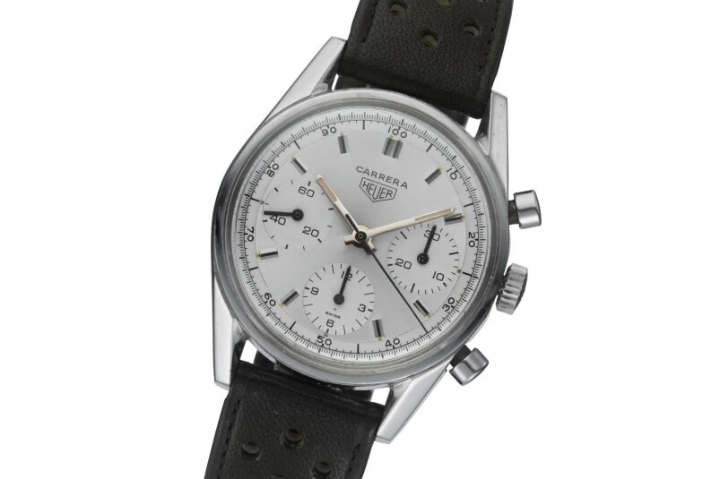 於1964年推出的Heuer Carrera腕錶，當時是採用著名的銀色單色錶盤，搭載三個夜光