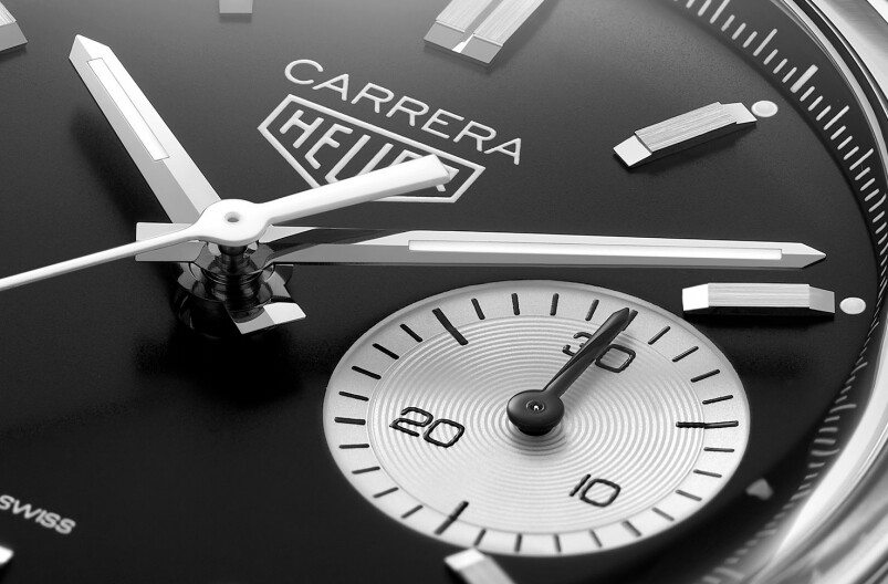 原作「Dato 45」以「既是腕錶，也是秒錶，而且還是日曆！」（a wristwatch, a stopwatch, and a calendar, too）為招徠