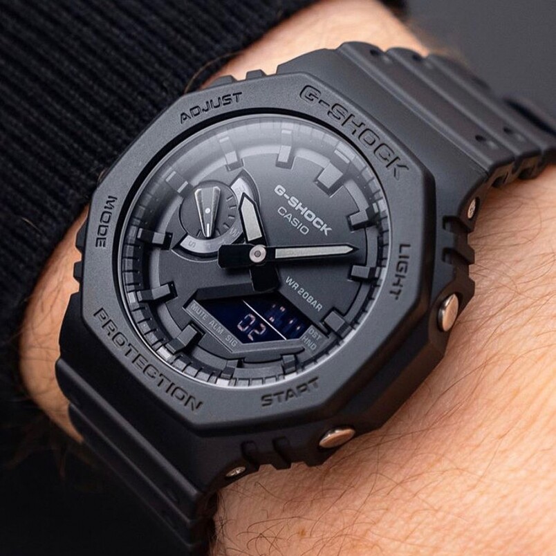 既然隸屬G-Shock系列，腕錶自然有耐用的規格，可防水200米，而厚度也只有11