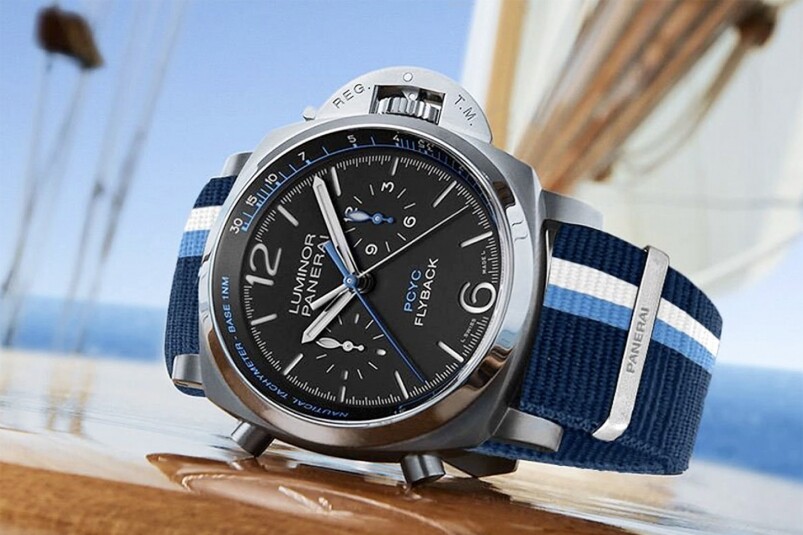 尼龍織物的質感，又是另一種味道，這條藍白條紋NATO帶，設計呼應錶面的藍