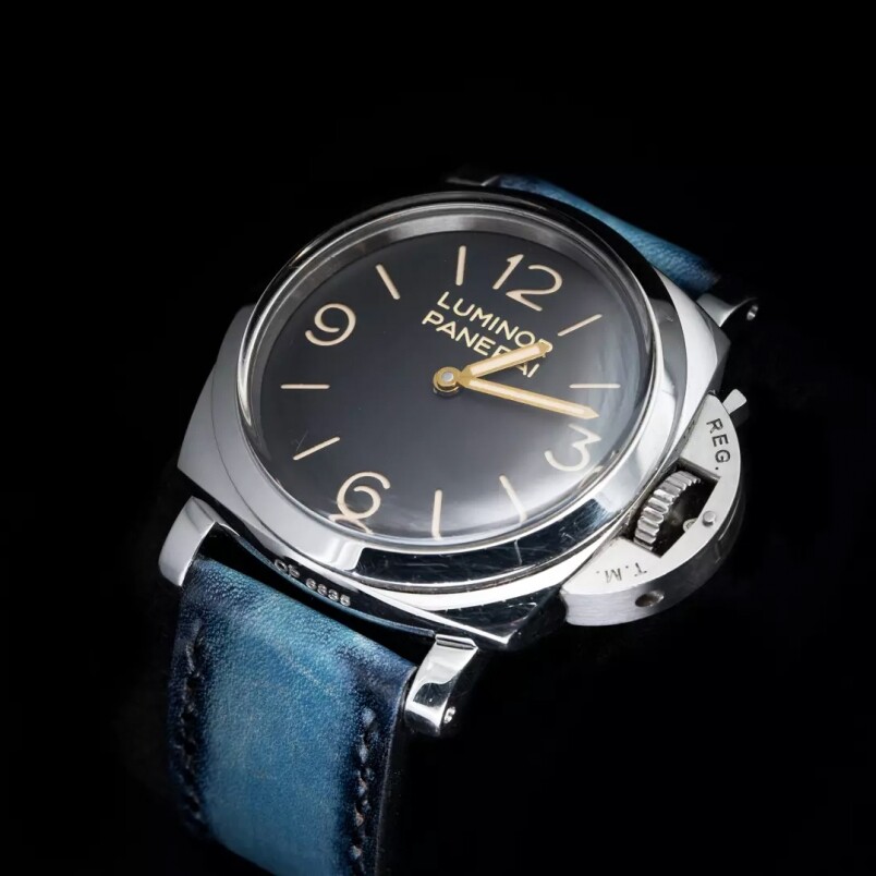 WOTANCRAFT另一款漸層手染牛皮錶帶，用上獨特的「湖水藍」顏色，色澤較淺，屬性格之
